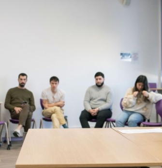 Quand la scène rencontre le soin: le théâtre dans la formation médicale