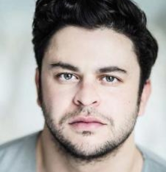 Portrait de Djamel Mehnane, ancien élève de la formation Comédie Musicale et Acteur