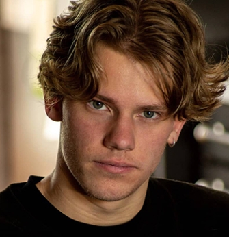 Mathieu Perrais, élève au Cours Florent Bruxelles