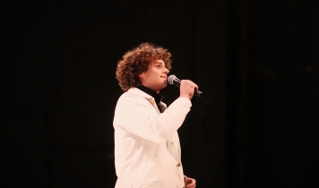 Stage stand-up